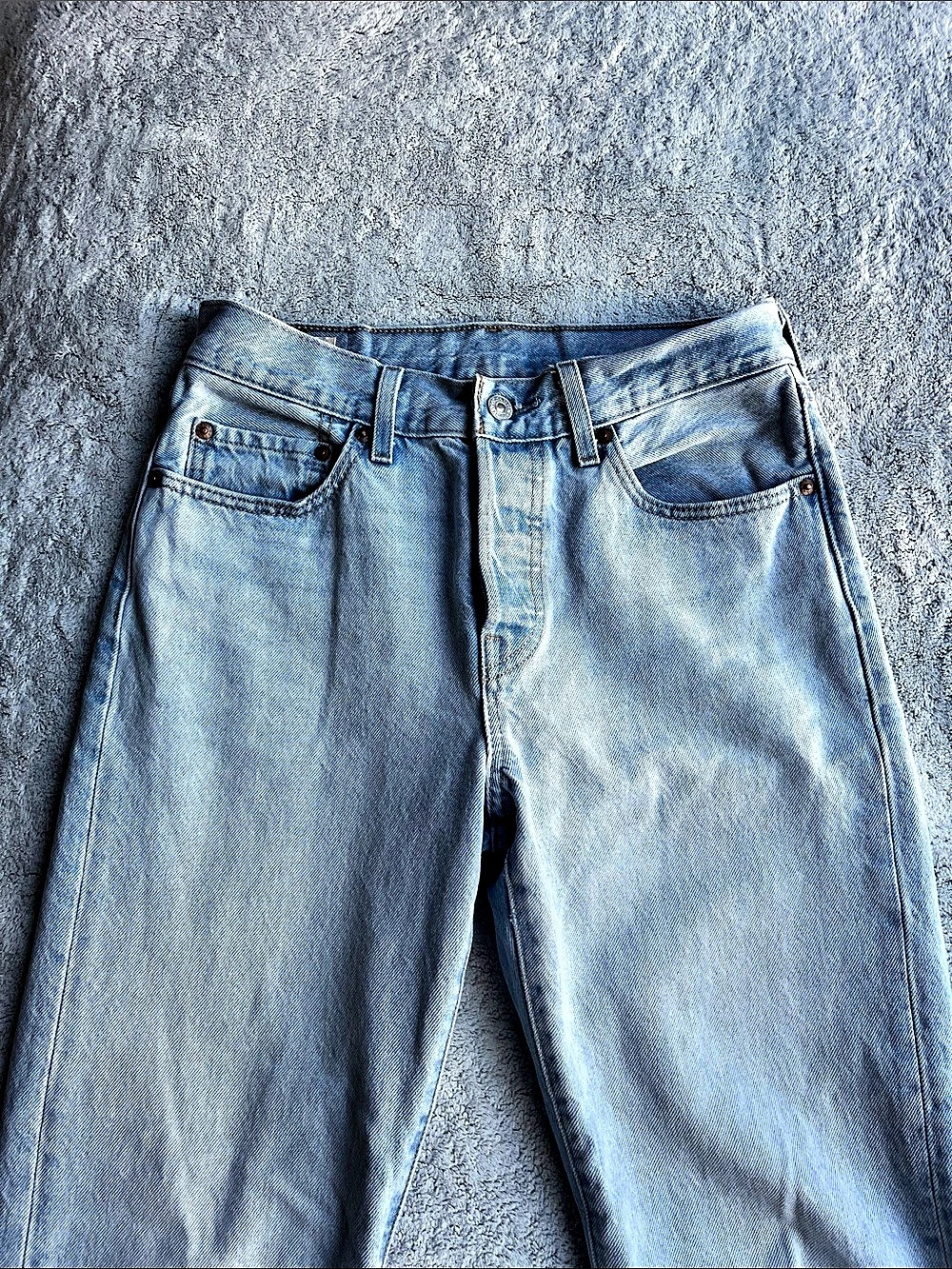 Levi's 501 Straight Leg Jeans in Blue light wash